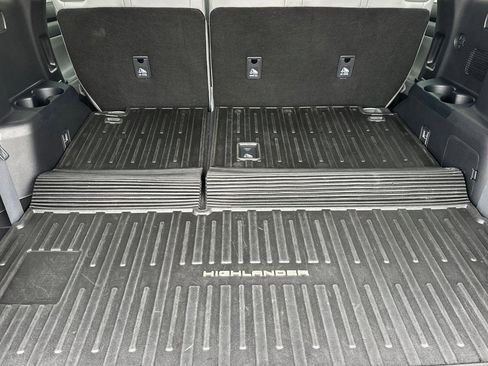 Used 2022 Toyota Highlander XLE image 16