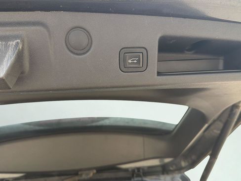 Used 2018 Chevrolet Equinox Premier image 31