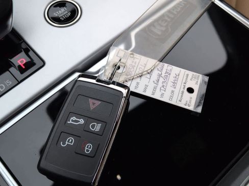 New 2026 Land Rover Range Rover Long Wheelbase SE image 32