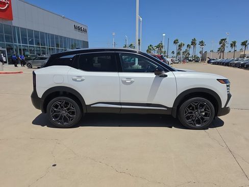 New 2026 Nissan Kicks SR w/ SR Premium Package FWD image 7
