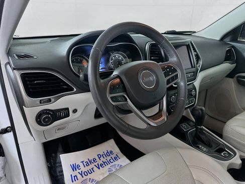 Used 2022 Jeep Cherokee Latitude Lux w/ Mopar Interior Package image 9