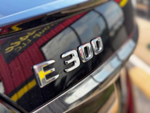 Used 2018 Mercedes-Benz E 300 image 2