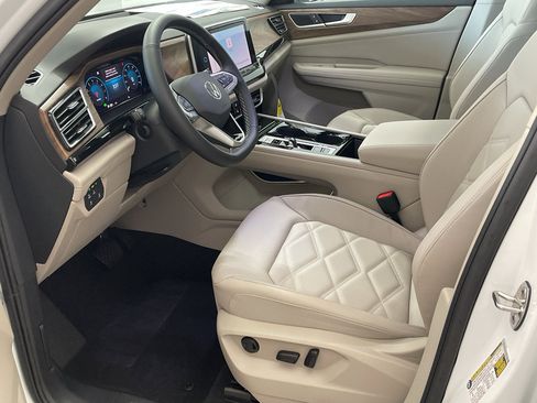New 2026 Volkswagen Atlas SE FWD image 8