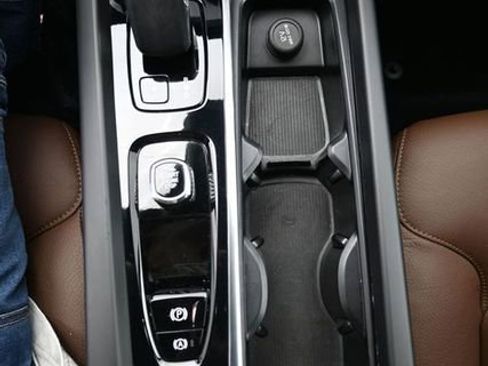 Used 2023 Volvo XC60 B5 Plus w/ Protection Package Premier image 12