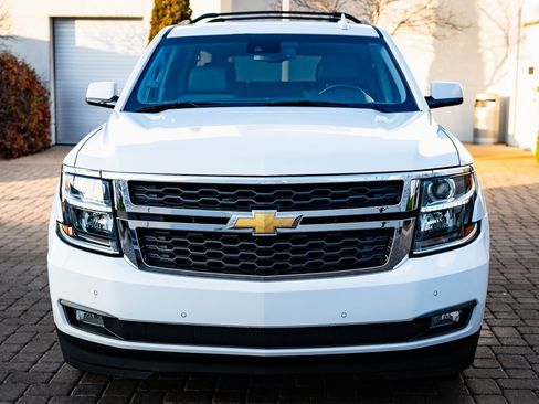 Used 2019 Chevrolet Suburban LT image 2