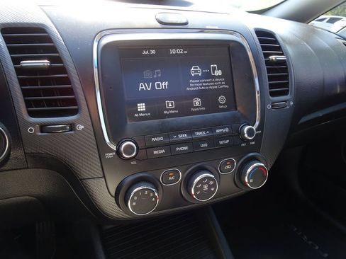 Used 2018 Kia Forte S w/ S Technology Plus Package FWD image 18