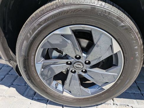 Used 2025 Nissan Rogue SV FWD image 10