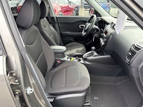 Used 2015 Kia Soul Base image 9