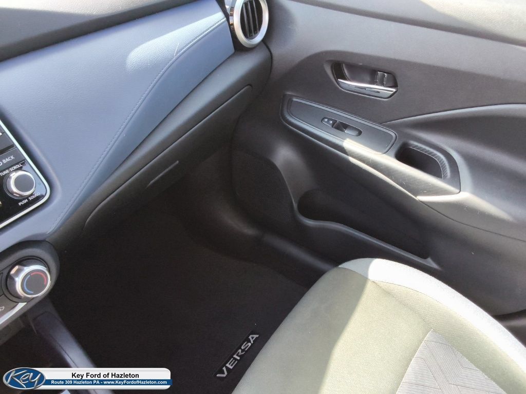 Used 2025 Nissan Versa SV FWD image 32