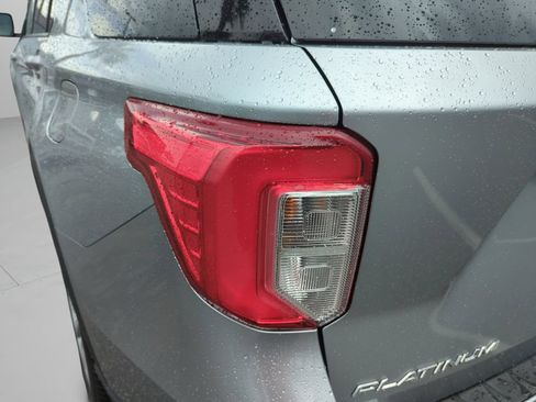 Used 2022 Ford Explorer Platinum w/ Equipment Group 601A AWD/4WD image 18