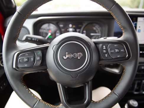 Used 2024 Jeep Wrangler Unlimited AWD/4WD image 10