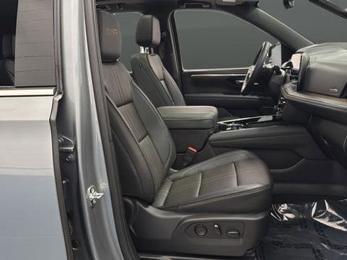 Used 2026 Chevrolet Suburban High Country AWD/4WD image 23