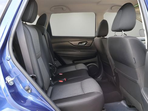 Used 2019 Nissan Rogue SV image 18