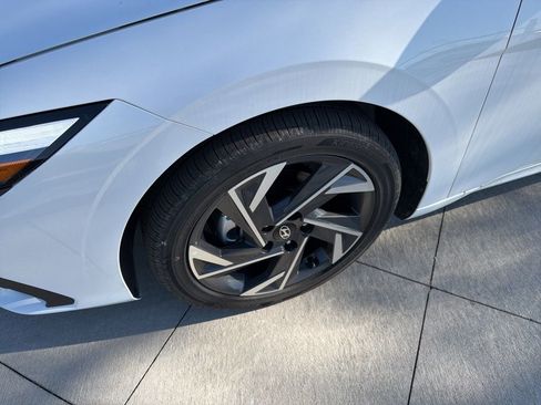 New 2025 Hyundai Elantra SEL FWD image 9