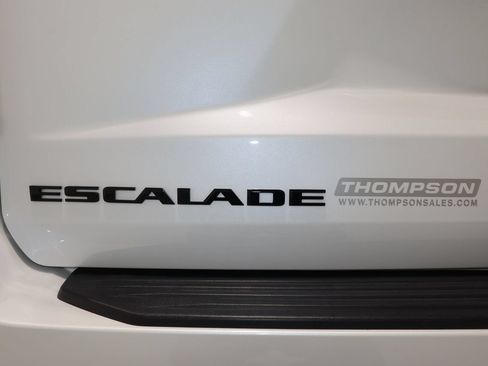 Used 2025 Cadillac Escalade ESV V AWD/4WD image 37