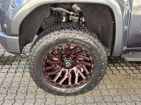 Certified 2022 GMC Sierra 1500 AT4 w/ AT4 Premium Package image 11