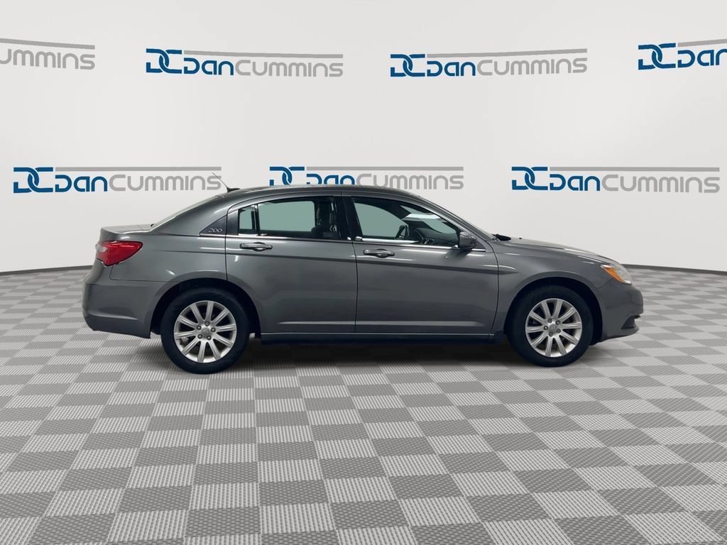 Used 2013 Chrysler 200 Touring FWD image 9
