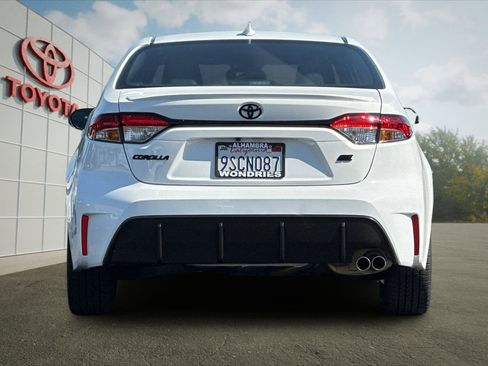 Used 2025 Toyota Corolla SE w/ SE Premium Package FWD image 4