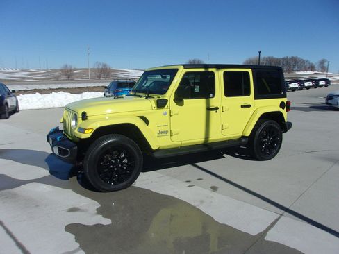 Used 2023 Jeep Wrangler Sahara w/ Cold Weather Group image 7