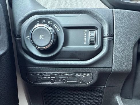 Used 2026 Jeep Wrangler Unlimited Sahara AWD/4WD image 19