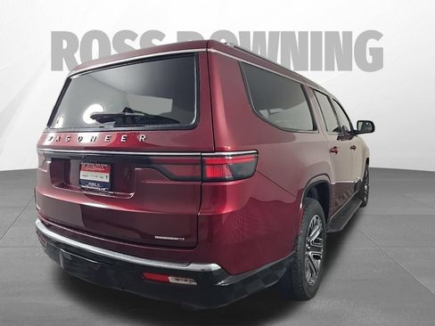 Used 2024 Jeep Wagoneer L Series II RWD image 4