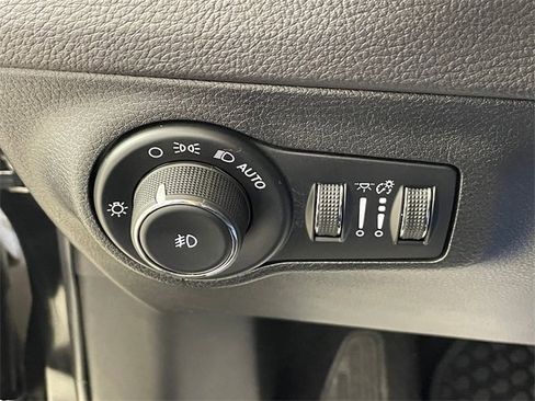 Used 2018 Jeep Compass Latitude w/ Popular Equipment Group image 17