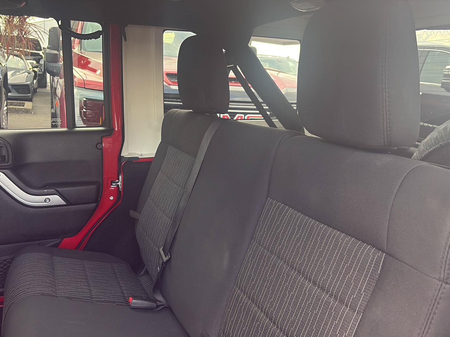 Used 2012 Jeep Wrangler Unlimited Rubicon w/ Connectivity Group AWD/4WD image 26