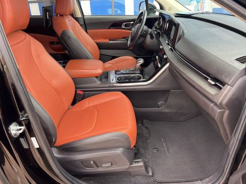 Used 2022 Kia Carnival SX image 12