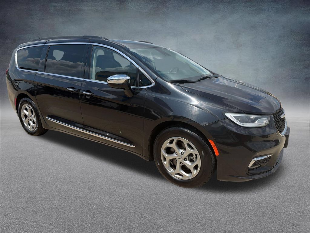 Used 2023 Chrysler Pacifica Limited FWD image 7