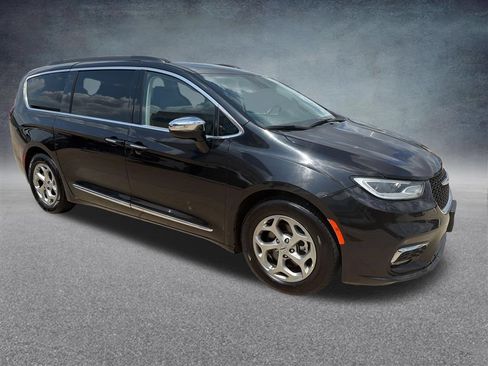 Used 2023 Chrysler Pacifica Limited FWD image 7