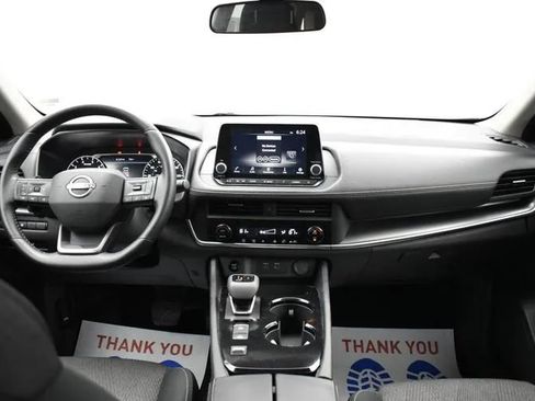 Used 2025 Nissan Rogue SV FWD image 19