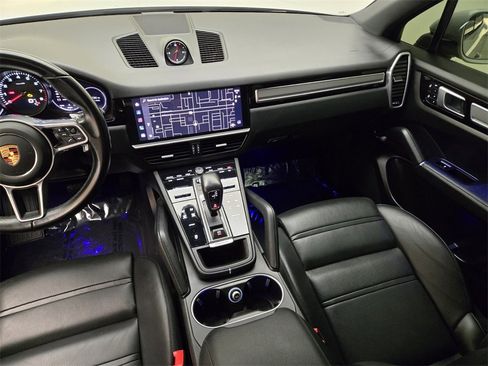 Used 2022 Porsche Cayenne Platinum Edition image 22