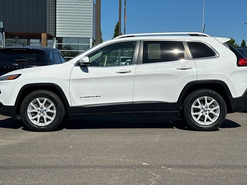 Used 2018 Jeep Cherokee Latitude Plus AWD/4WD image 8