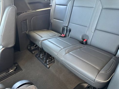 Used 2025 Chevrolet Suburban Premier RWD image 16