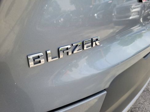 Used 2025 Chevrolet Blazer LT FWD image 9