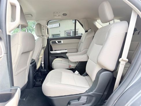 Used 2023 Ford Explorer XLT AWD/4WD image 22