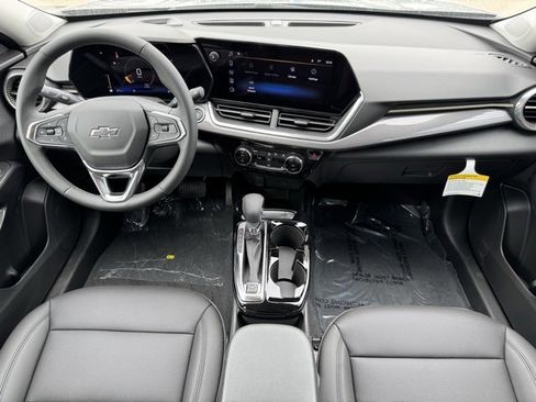 New 2025 Chevrolet Trax ACTIV image 2