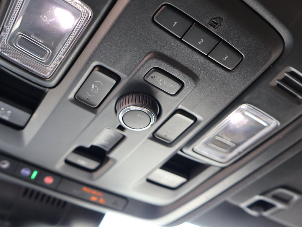 Used 2024 GMC Yukon AT4 w/ AT4 Premium Package AWD/4WD image 28