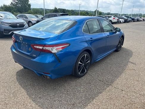 Used 2018 Toyota Camry XSE FWD image 3