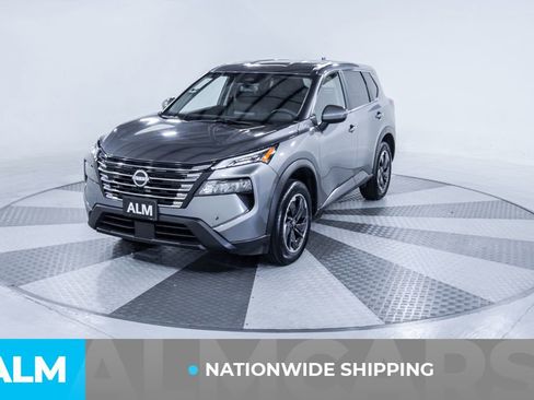 Used 2024 Nissan Rogue SV image 2