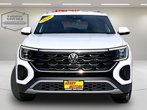 Used 2025 Volkswagen Atlas Cross Sport SE image 2