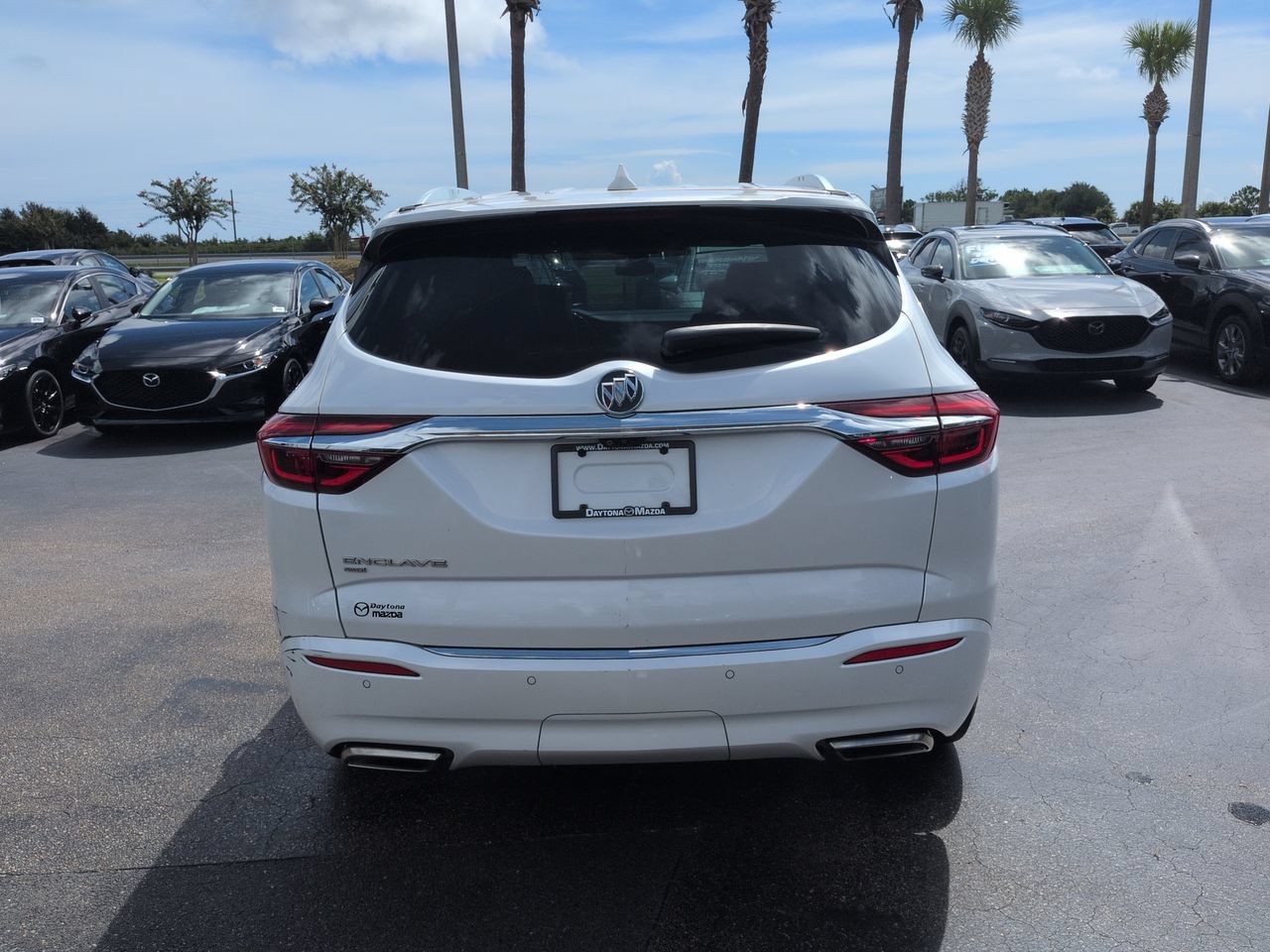 Used 2020 Buick Enclave Avenir w/ Avenir Technology Package AWD/4WD image 5
