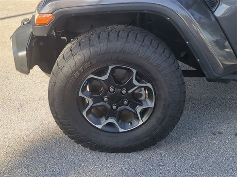 Used 2023 Jeep Gladiator Sport image 12