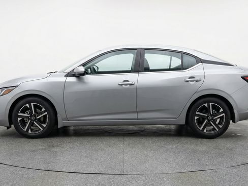 Used 2025 Nissan Sentra SV image 5