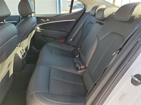 Used 2025 Genesis G70 2.5T image 12