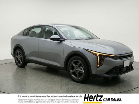 Used 2025 Kia K4 LXS image 1