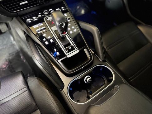 Used 2023 Porsche Cayenne Platinum Edition w/ Towing Package w/o Tow Ball image 14