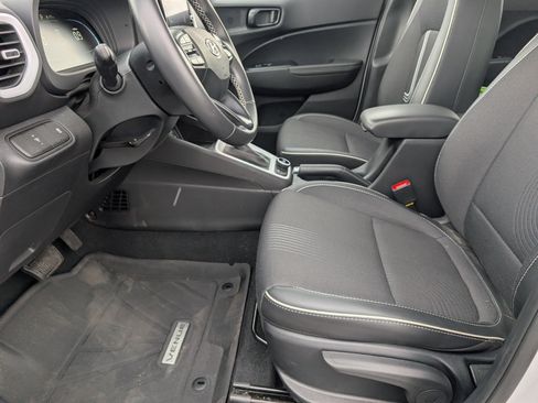 Certified 2025 Hyundai Venue Limited image 15