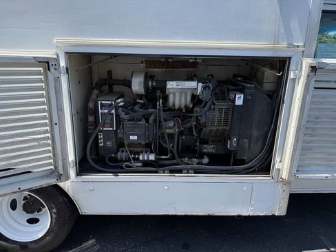 Used 2008 Ford E-350 and Econoline 350 Super Duty image 11