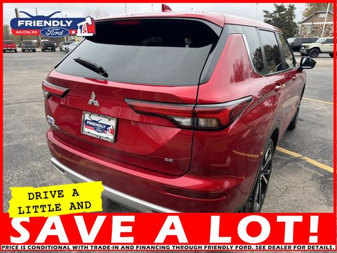 Used 2024 Mitsubishi Outlander SE image 9